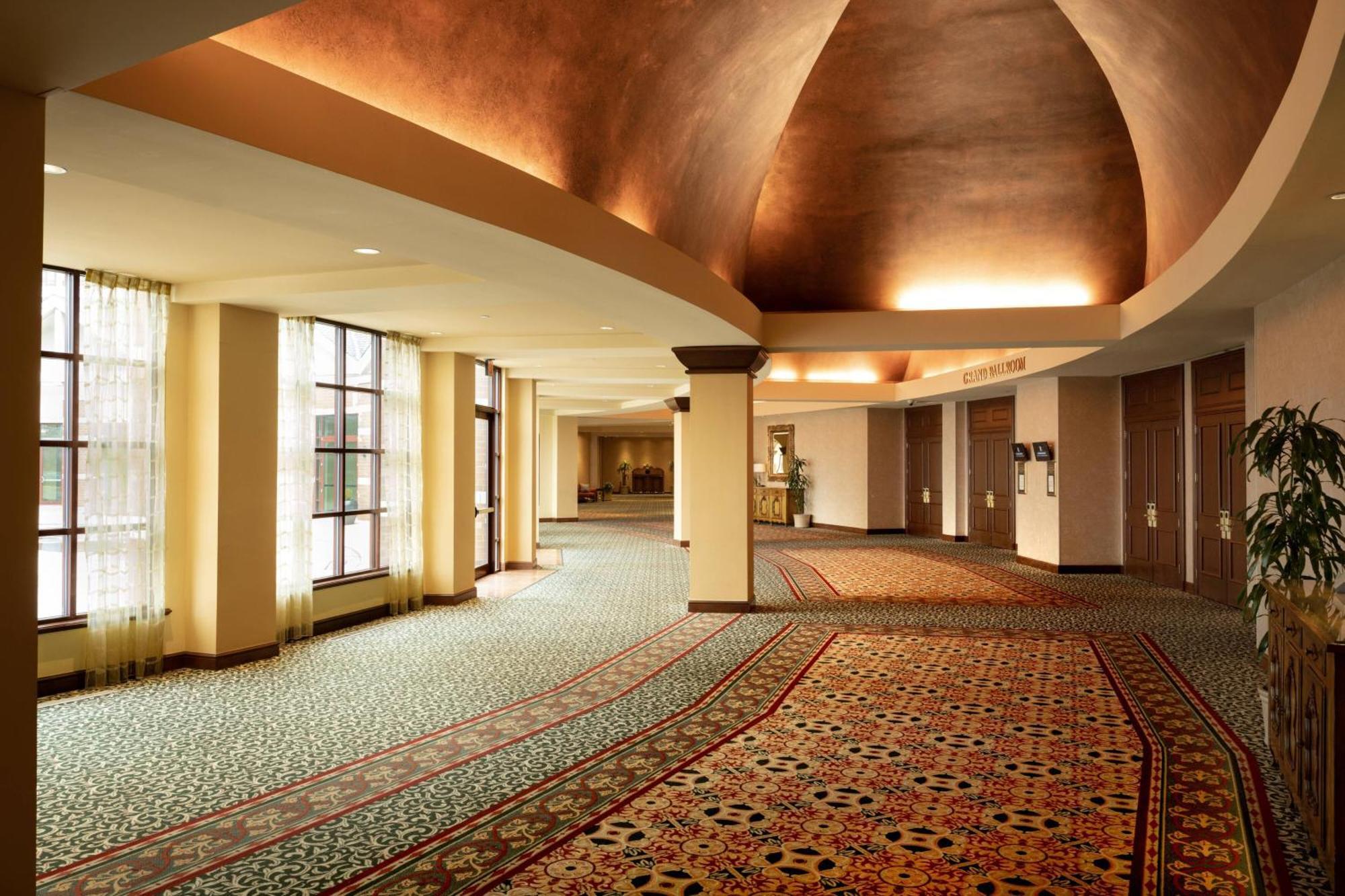Renaissance Tulsa Hotel & Convention Center Exterior foto